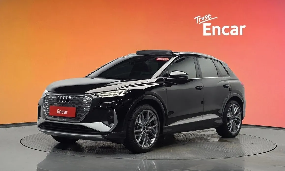 Audi Q4 e-tron — фото 1