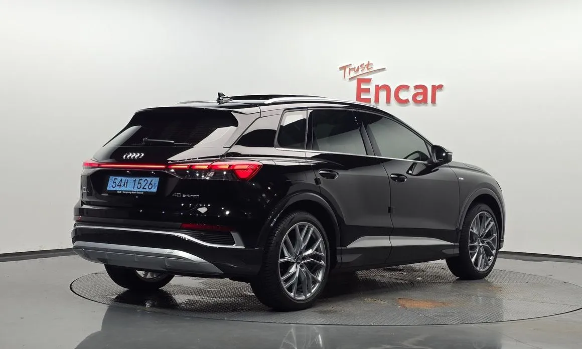 Audi Q4 e-tron — фото 2