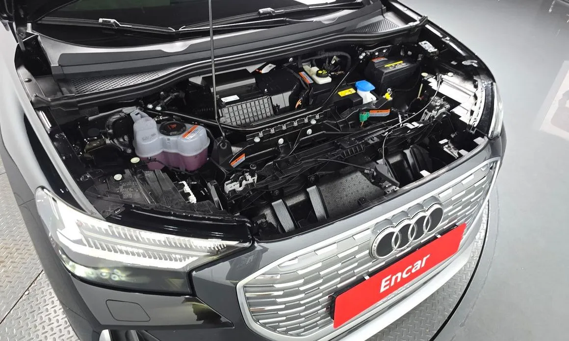 Audi Q4 e-tron — фото 10