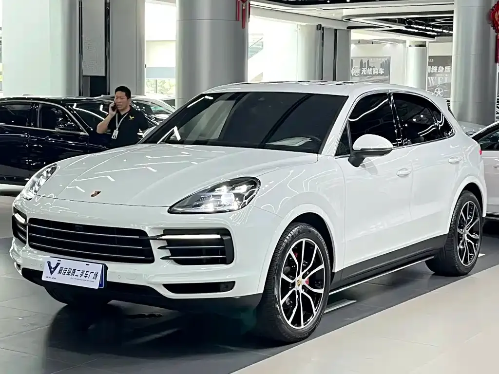 Porsche Cayenne — фото 1