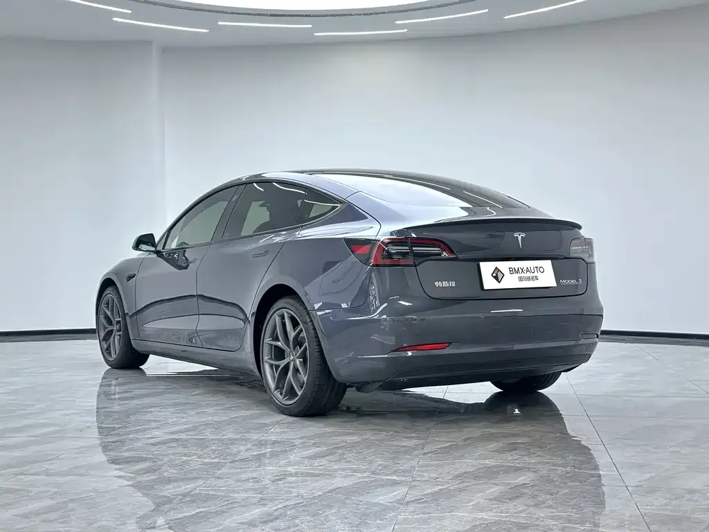 Tesla Model 3 — фото 7