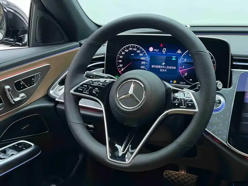 Mercedes-Benz E-Class — фото 10