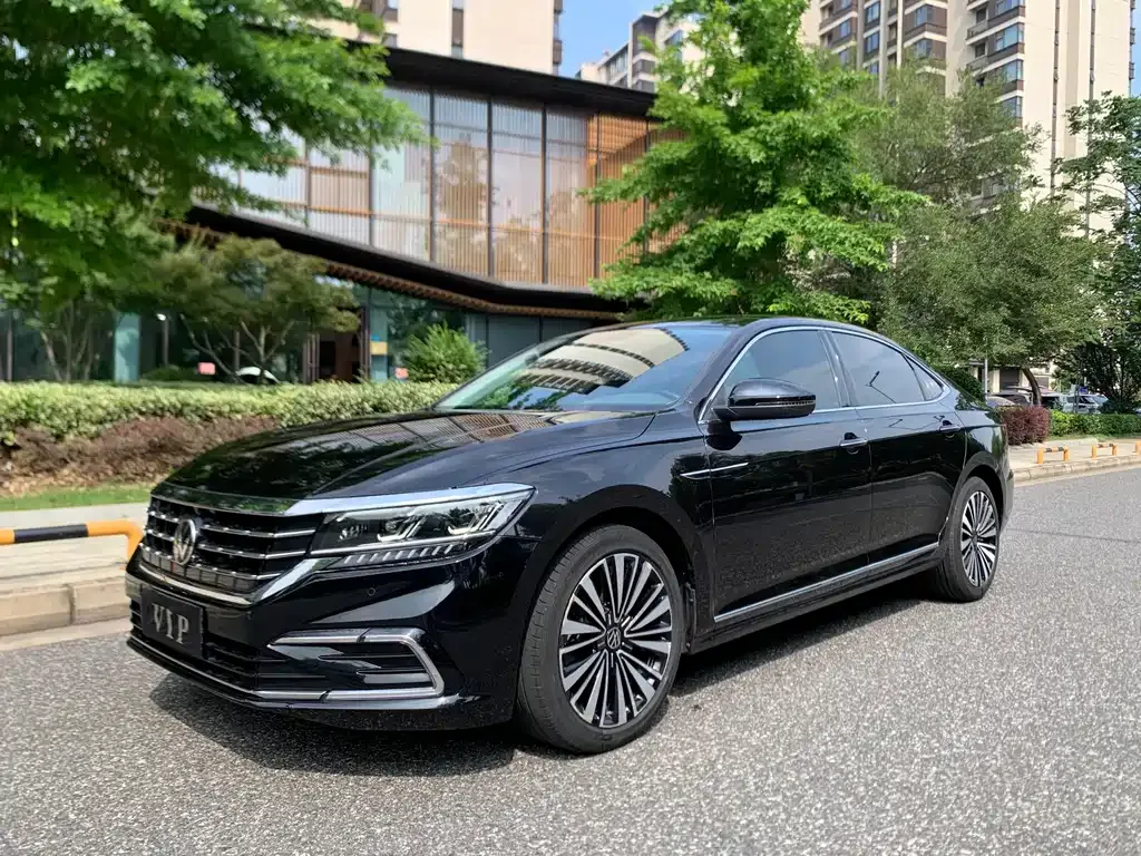 Volkswagen Passat — фото 1