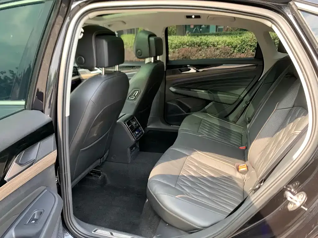 Volkswagen Passat — фото 6