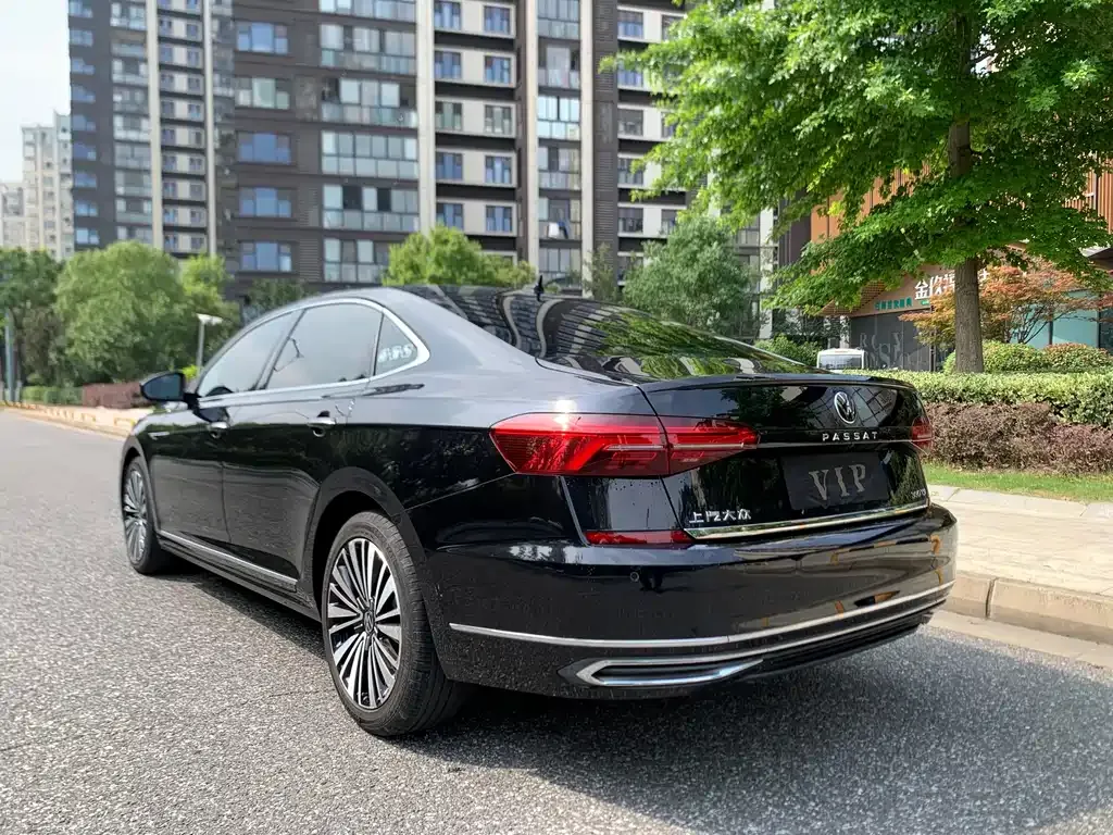 Volkswagen Passat — фото 9