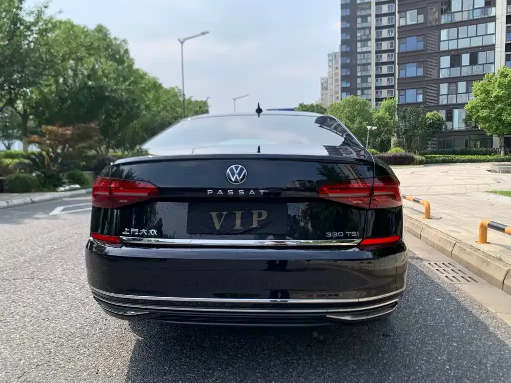 Volkswagen Passat — фото 8