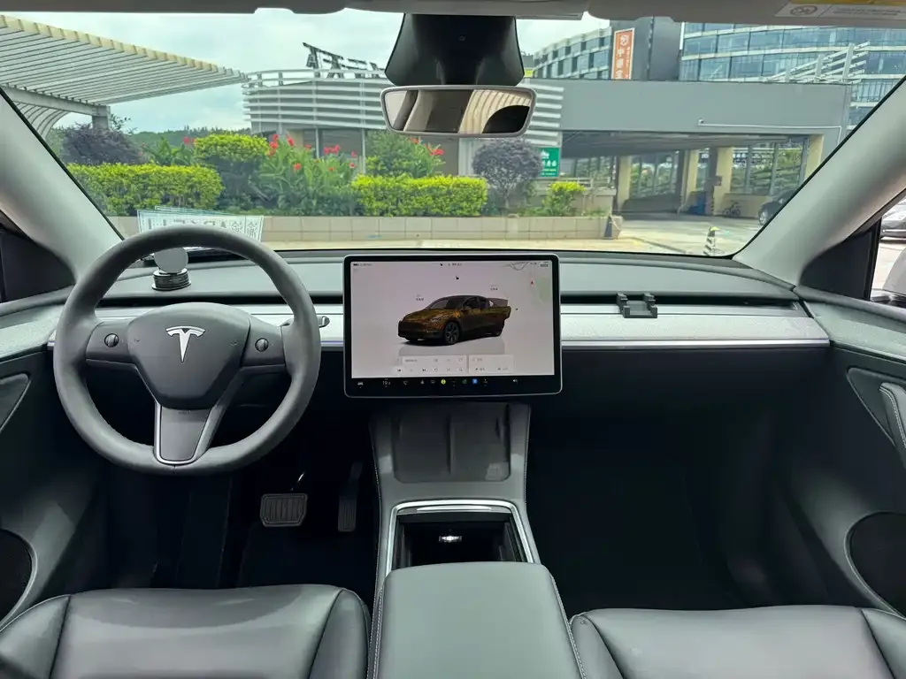 Tesla Model Y — фото 2