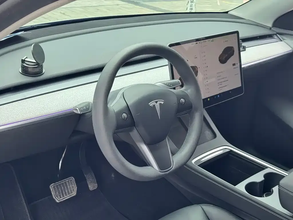 Tesla Model Y — фото 5