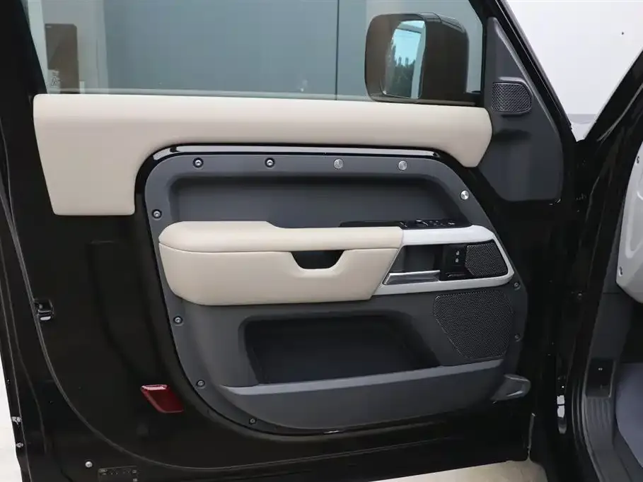 Land Rover Defender — фото 10