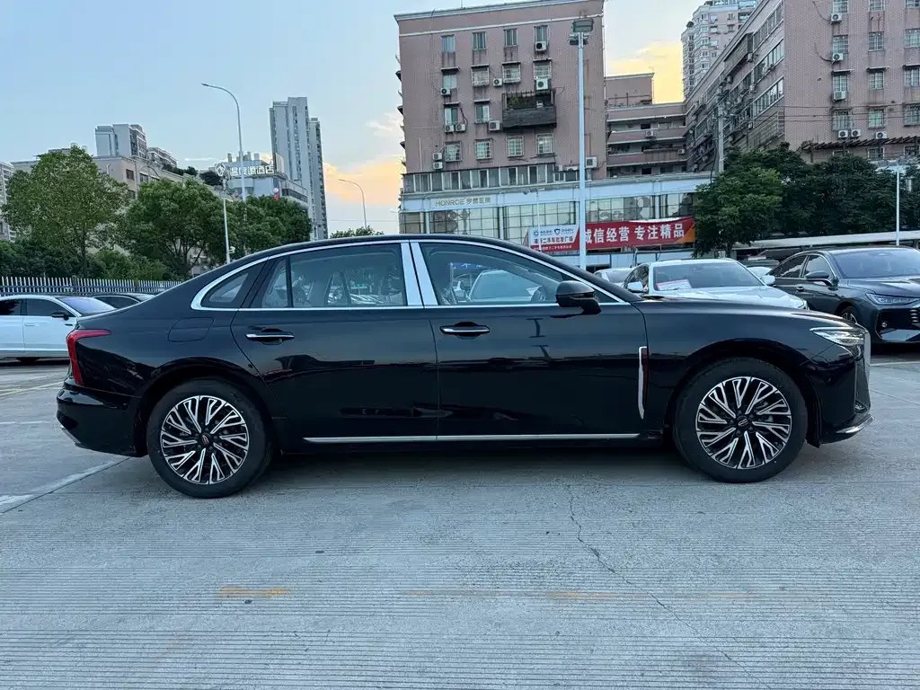 Hongqi H5 — фото 8