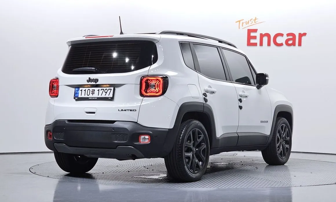 Jeep Renegade — фото 2