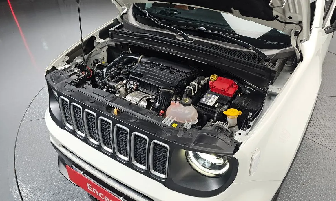 Jeep Renegade — фото 9