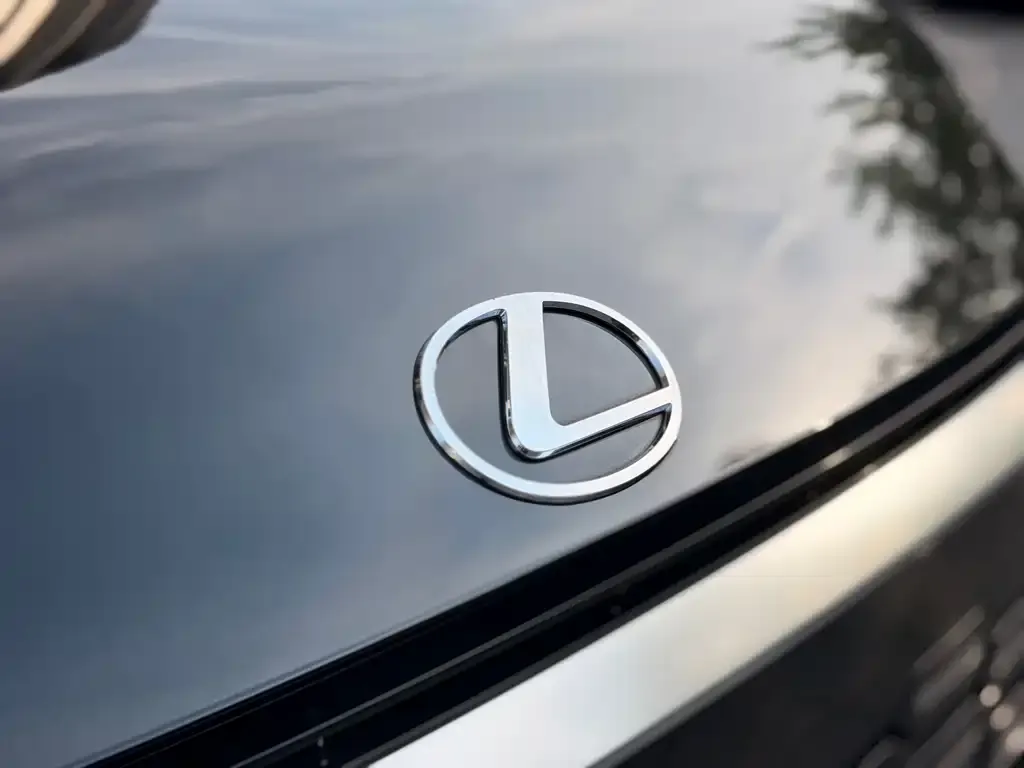 Lexus LM — фото 2