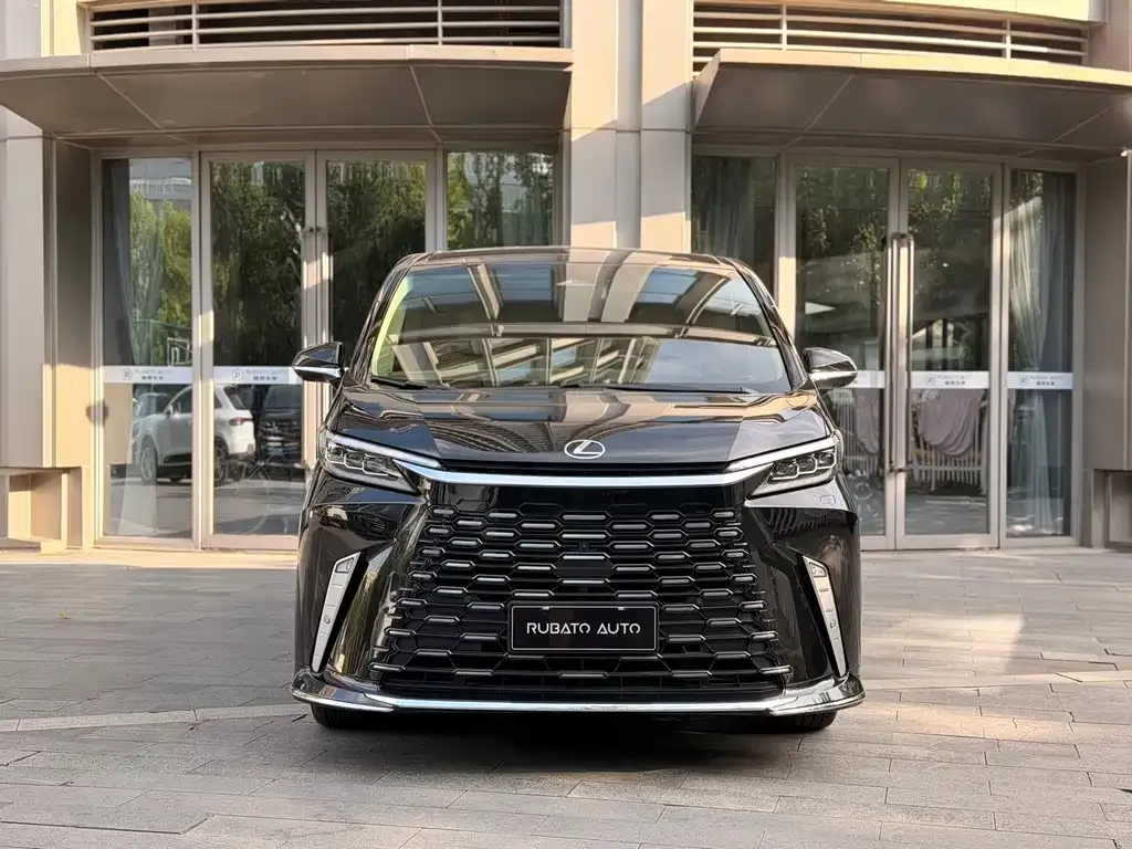 Lexus LM — фото 5