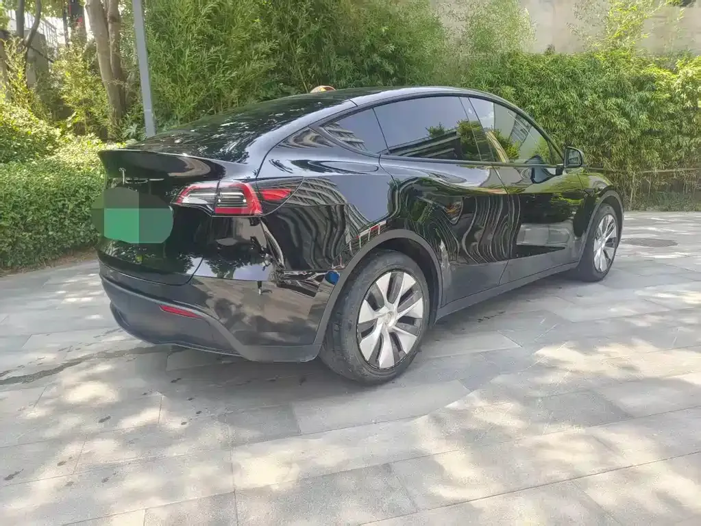 Tesla Model Y — фото 9