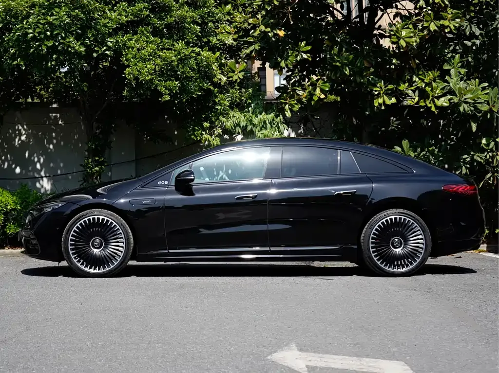 Mercedes-Benz EQS AMG — фото 9