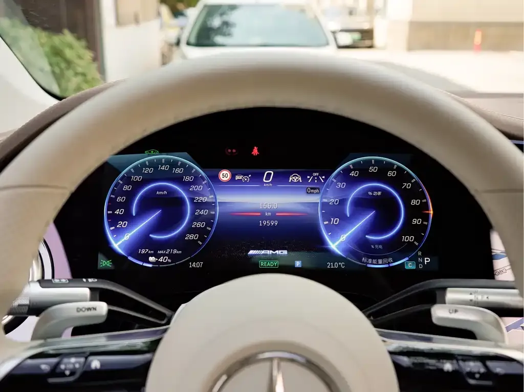 Mercedes-Benz EQS AMG — фото 5