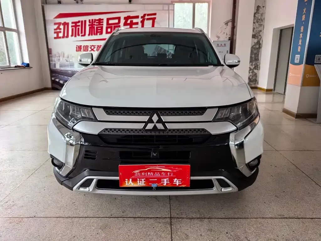 Mitsubishi Outlander — фото 9