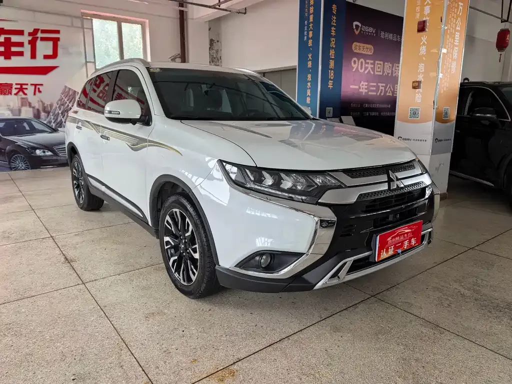 Mitsubishi Outlander — фото 5