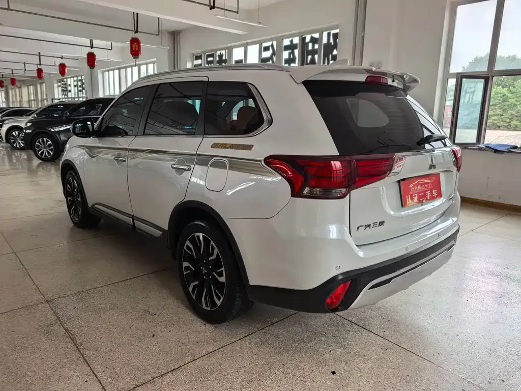 Mitsubishi Outlander — фото 6