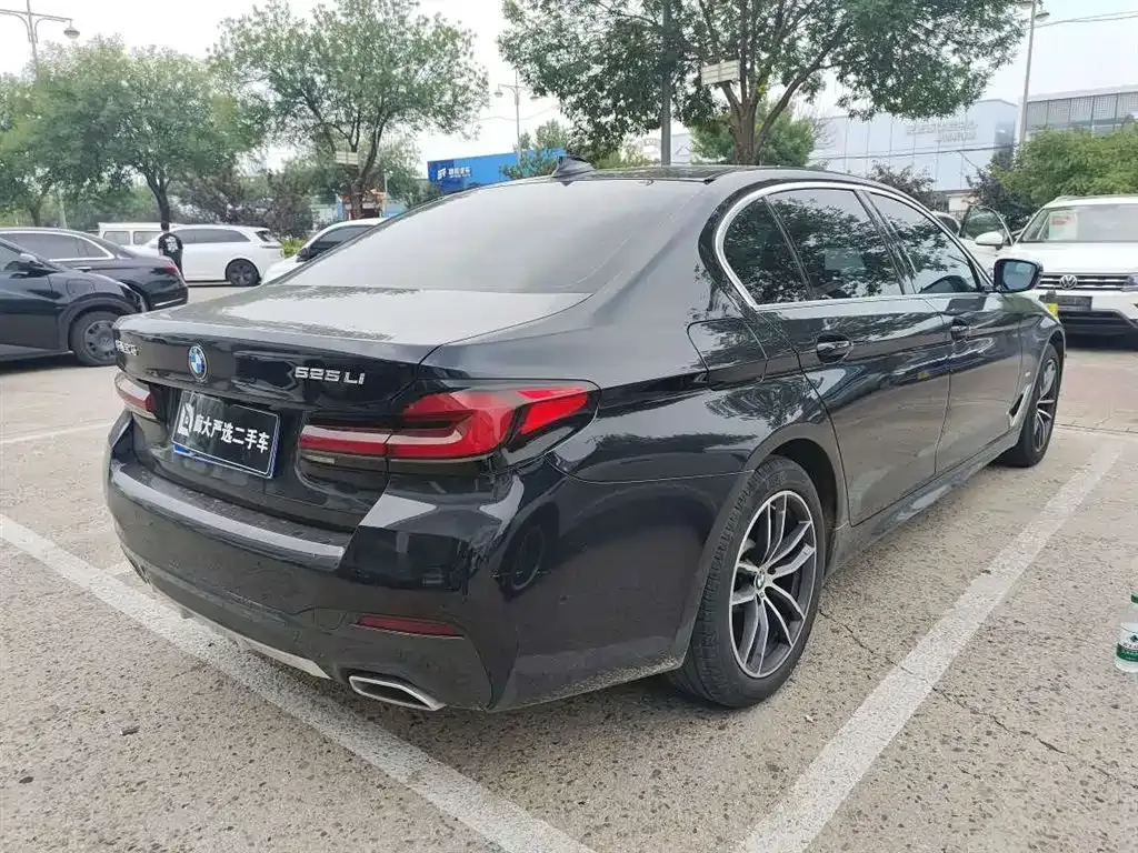 BMW 5 Series — фото 10