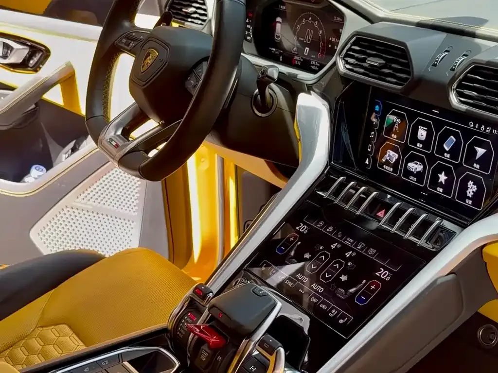 Lamborghini Urus — фото 9