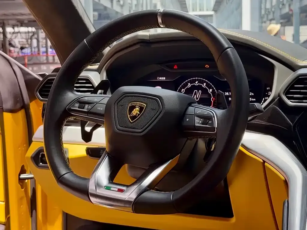 Lamborghini Urus — фото 2