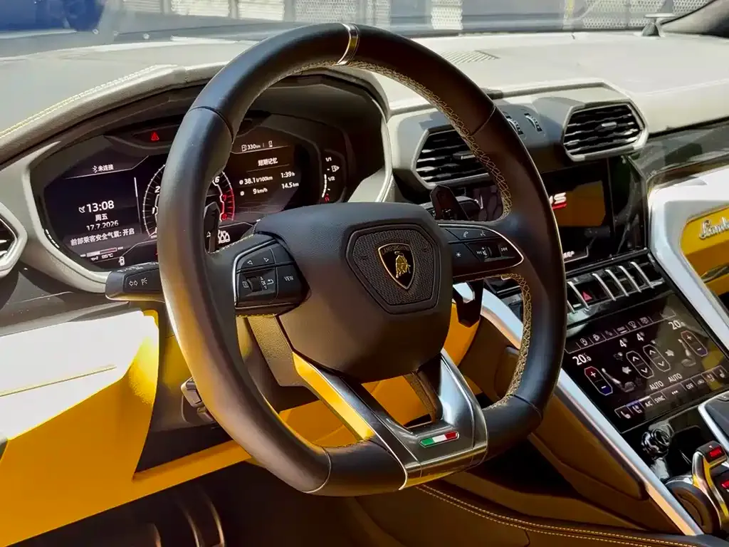 Lamborghini Urus — фото 8