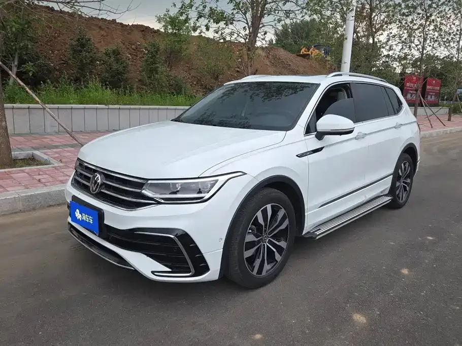 Volkswagen Tiguan L — фото 1