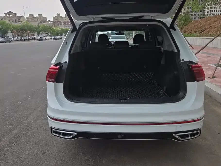 Volkswagen Tiguan L — фото 4