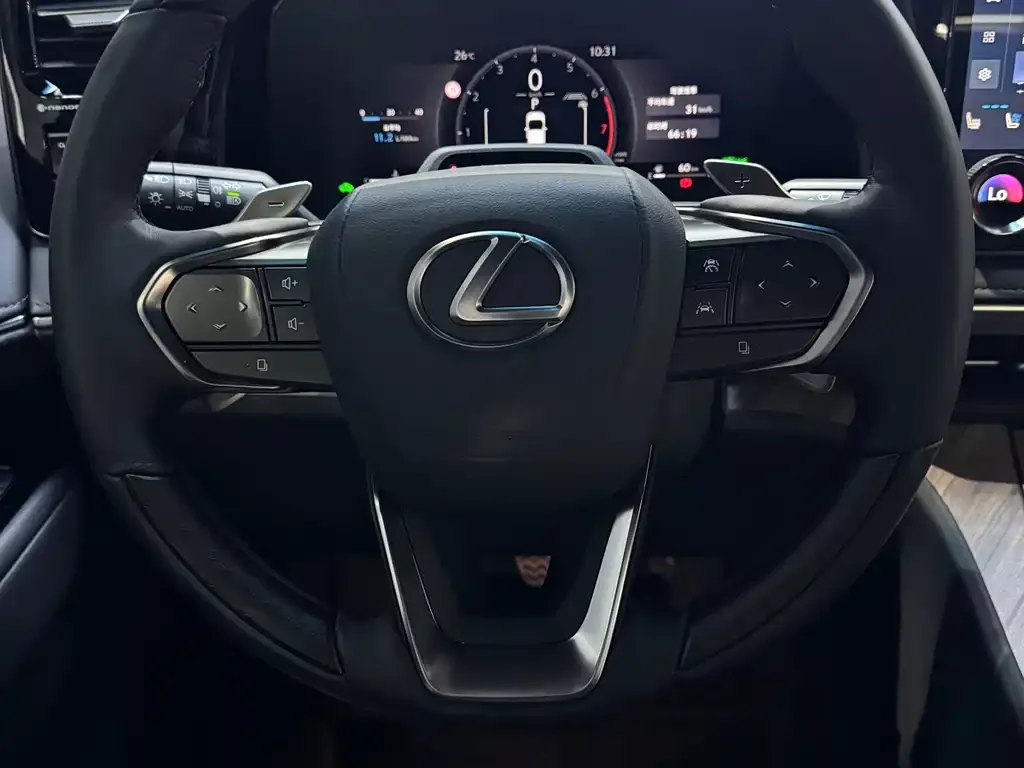 Lexus LM — фото 3