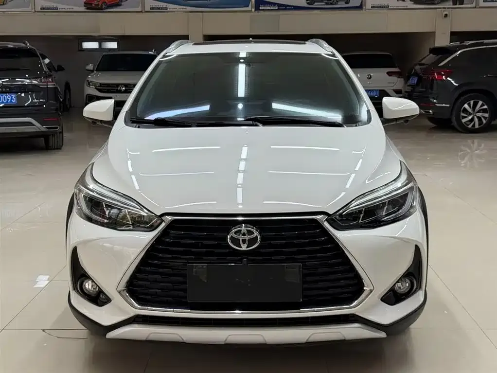 Toyota Yaris L — фото 3