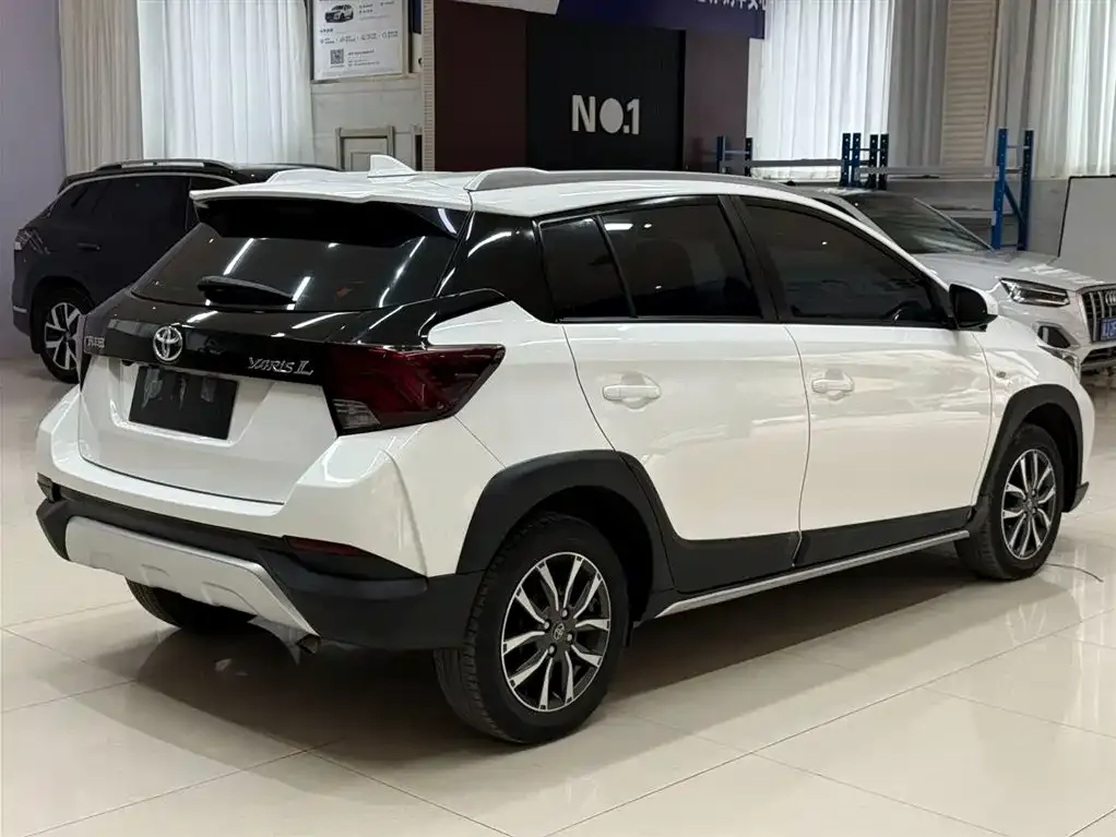 Toyota Yaris L — фото 7