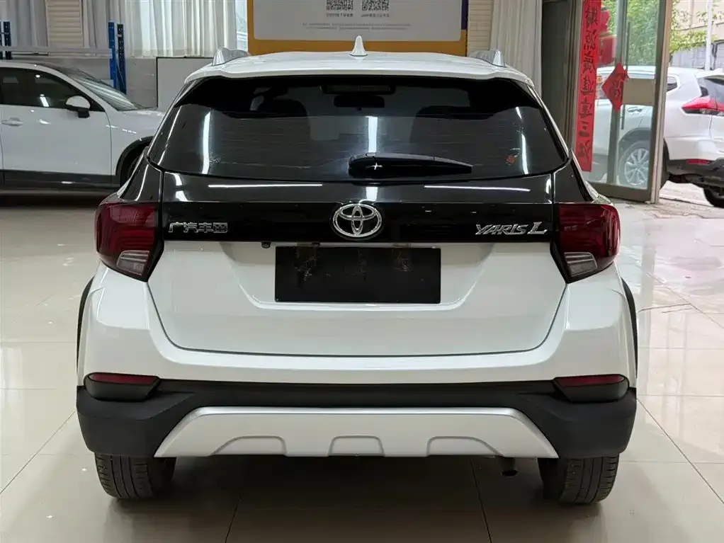 Toyota Yaris L — фото 10