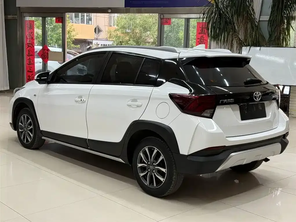 Toyota Yaris L — фото 9