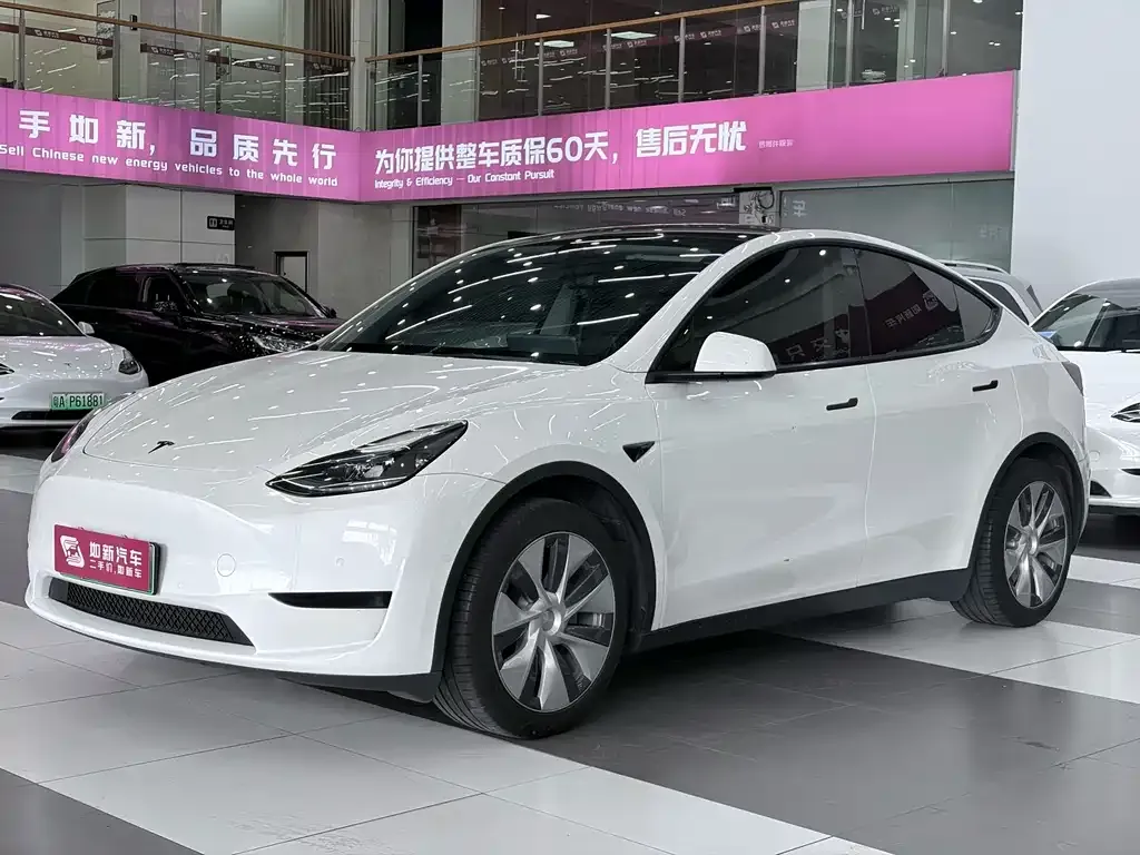 Tesla Model Y — фото 1