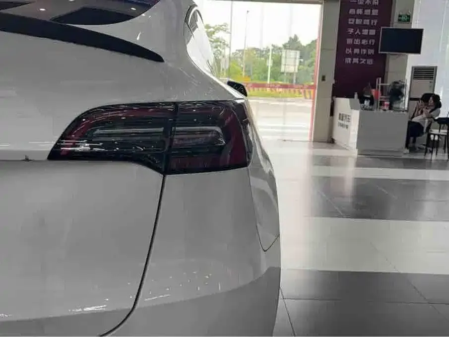 Tesla Model Y — фото 9