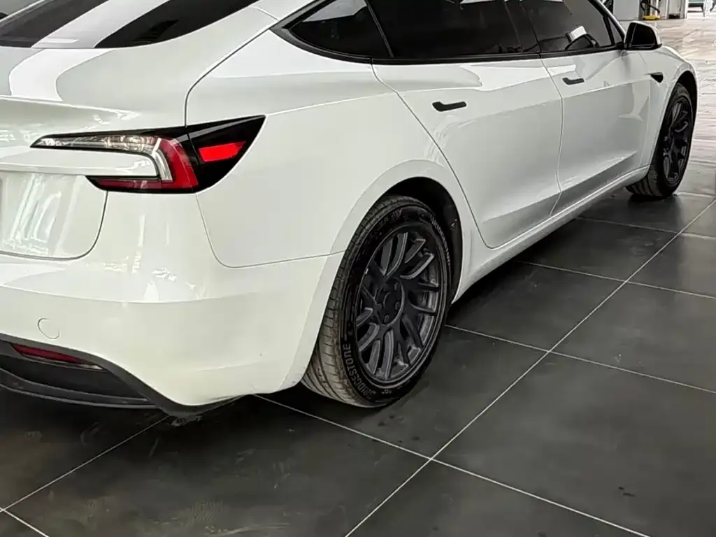 Tesla Model 3 — фото 10