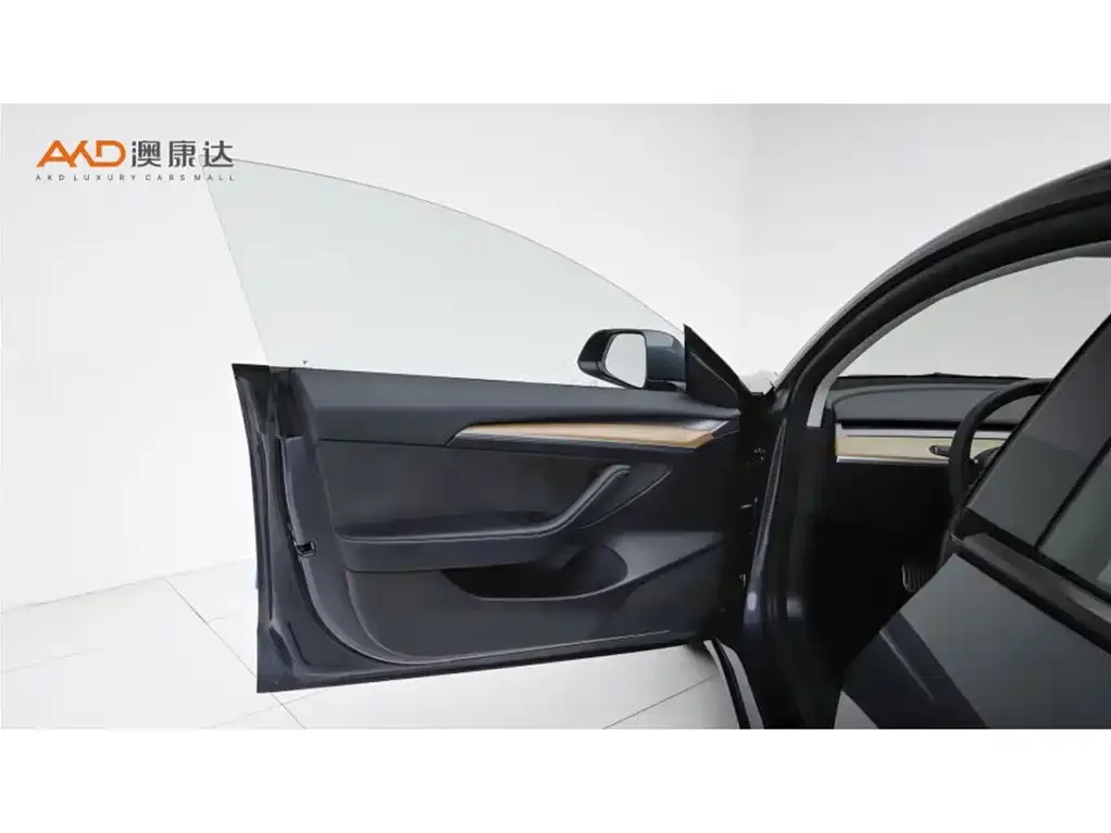 Tesla Model 3 — фото 10