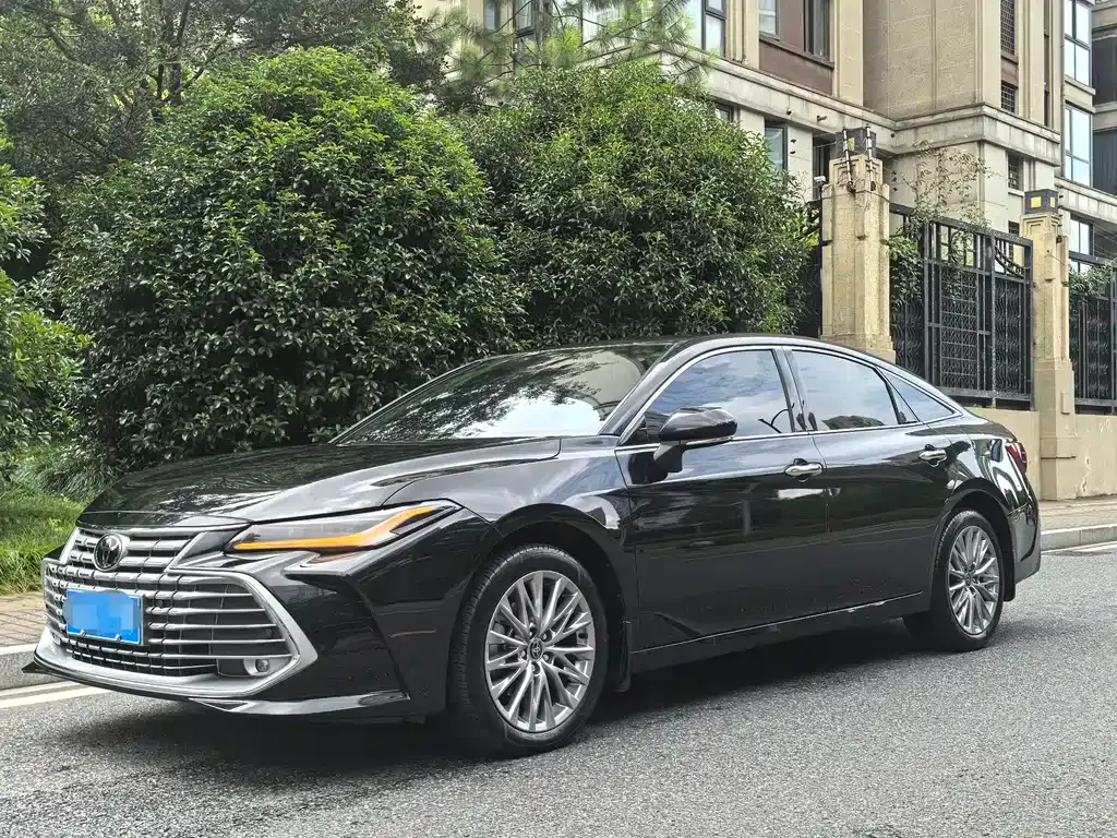 Toyota Avalon — фото 1
