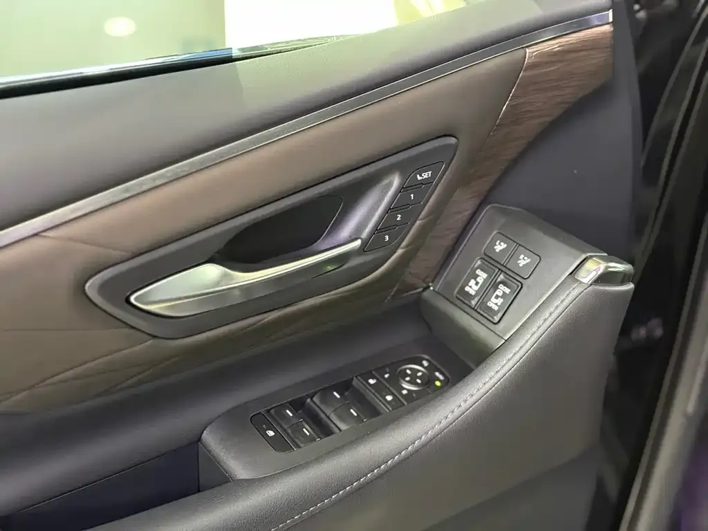 Toyota Alphard — фото 5