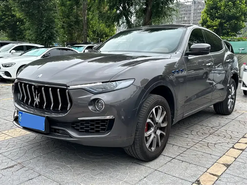 Maserati Levante — фото 1