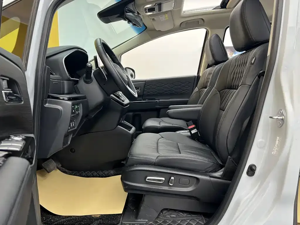Honda Elysion 2024 из CN, фото 8