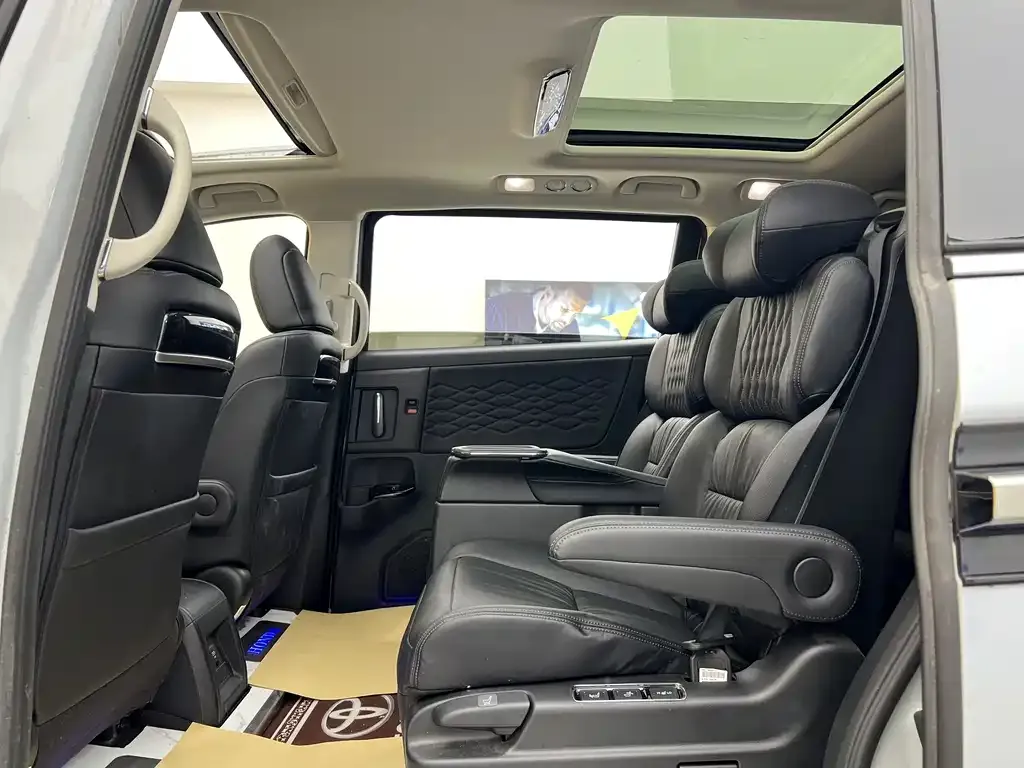 Honda Elysion 2024 из CN, фото 3