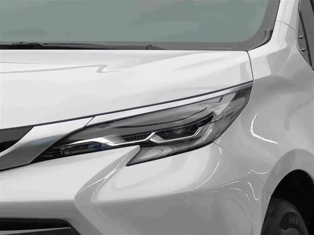 Toyota Sienna — фото 7