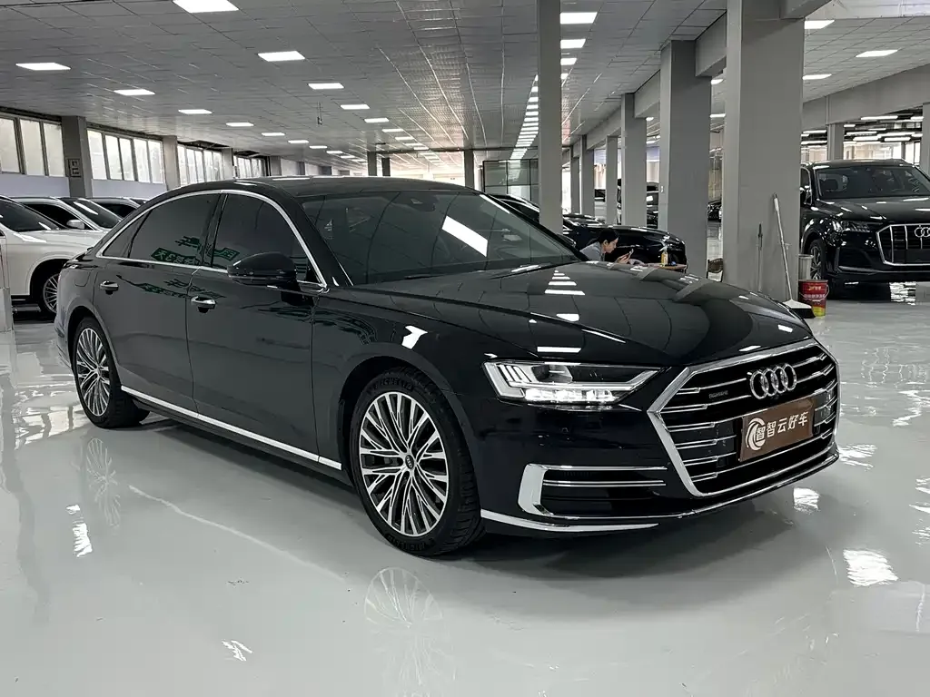 Audi A8 — фото 6