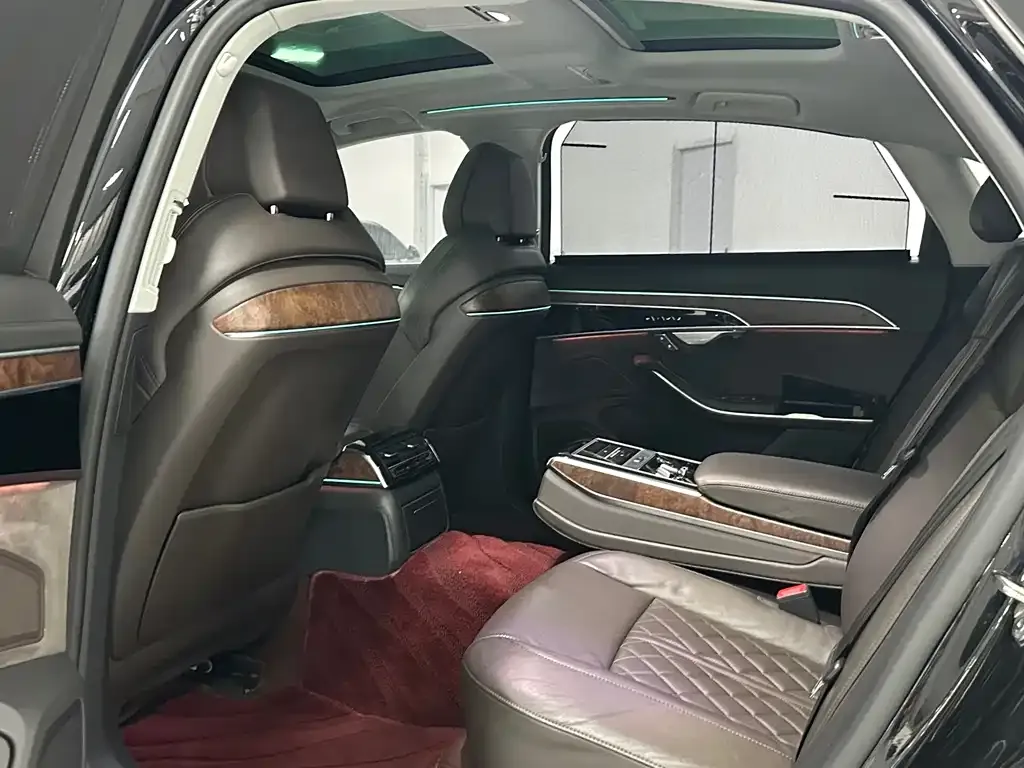 Audi A8 — фото 2