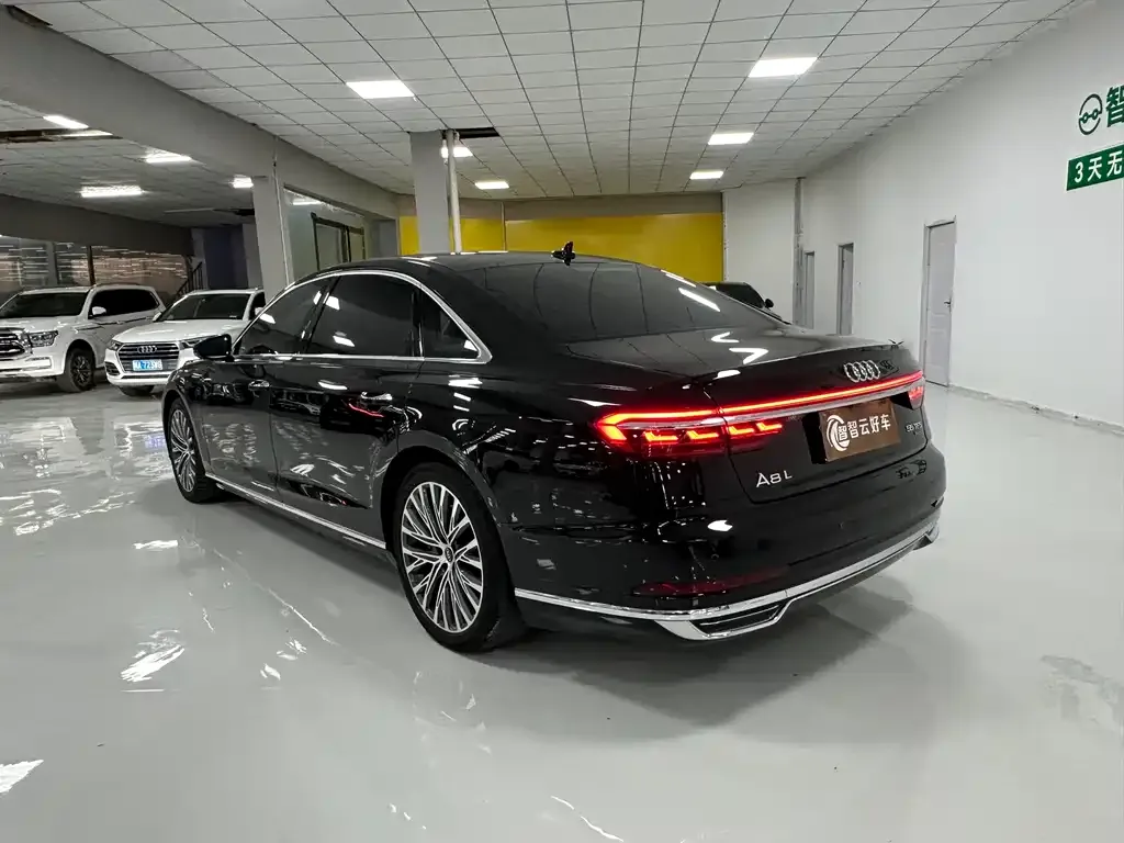 Audi A8 — фото 4
