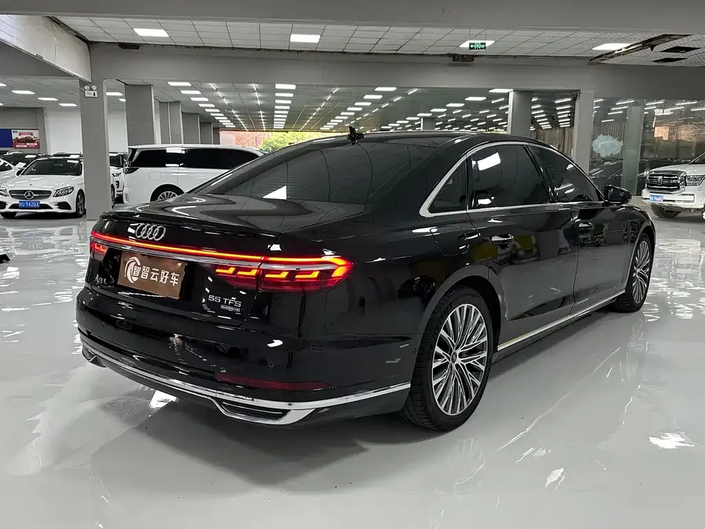 Audi A8 — фото 9