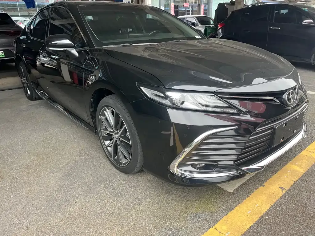 Toyota Camry — фото 5
